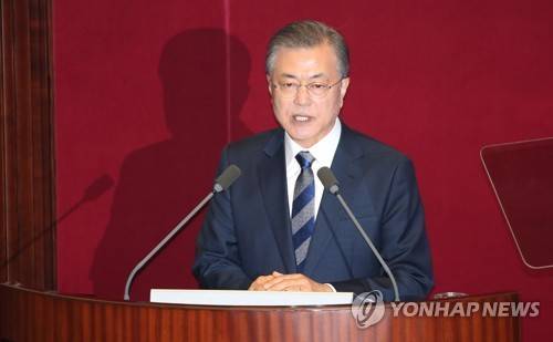 시정연설하는 문재인 대통령 (서울=연합뉴스) 김현태 기자 = 문재인 대통령이 1일 오전 국회 본회의장에서 내년도 예산안에 대한 시정연설을 하고 있다.       mtkht@yna.co.kr  (끝)