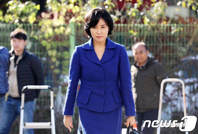 이재명 경기도지사의 부인 김혜경 씨가 '혜경궁 김씨' 트위터 계정 소유주 논란 관련 2일 오전 경기도 수원시 경기남부지방경찰청에 피고발인 신분으로 재출석하고 있다. 김 씨는 지난달 24일 1차 출석해 경찰 측에 비공개 수사를 요청했으나, 조사 중 일부 언론에 공개되면서 수사팀에 항의한 후 귀가 했다. 2018.11.2/뉴스1 © News1 오장환 기자