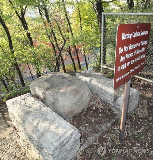 조선시대 문화유적 '남단터' (서울=연합뉴스) 김인철 기자 = 2일 오후 서울 용산미군기지에 조선시대 왕이 직접 기우제를 지내던 '남단터'가 보존돼있다. yatoya@yna.co.kr (끝)