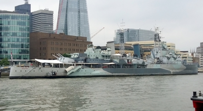 퇴역후 템즈강에 정박해 제국 전쟁박물관으로 이용되는 HMS 벨파스트함. 6.25동란에도 참전했다