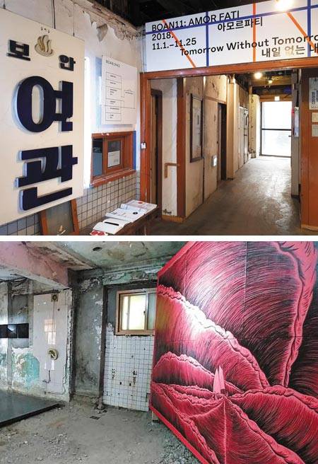 서울 통의동 보안여관 입구, 서울 천연동 원룸텔 건물에서 지난달 열린 아트페어‘솔로쇼’내부(위부터). /정상혁 기자·협동작전