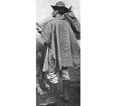 고무나무 수액을 바른 자경단의 판초. /출처= @militaryuniformsupply.com