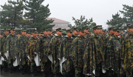 해병대도 경량 판초를 입는다. /출처=@해병대