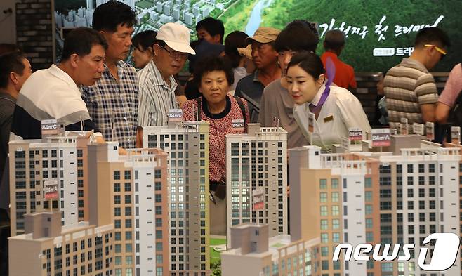 아파트 분양 모델하우스의 모습.(뉴스1 자료사진)© News1 주기철 기자