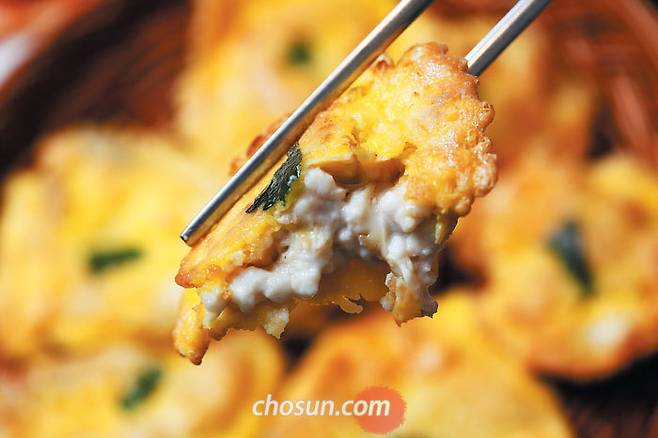 속초 생대구탕 맛집‘속초생대구’의‘이리전’. 새하얀 이리는 식감이 크림치즈 같다. / 양수열 영상미디어 기자