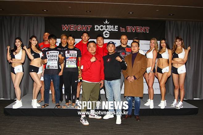 ▲ 더블지FC가 첫 대회를 연다. 이지훈 대표(앞 열 오른쪽)는 내년 3회 대회 개최를 계획하고 있다. ⓒ더블지FC 제공