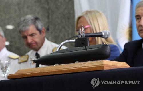 기자회견하는 아르헨티나 국방부 관계자들 [EPA=연합뉴스]