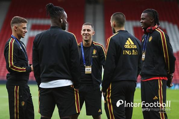 훈련 중인 토르강 아자르(왼쪽)와 에당 아자르(중앙)