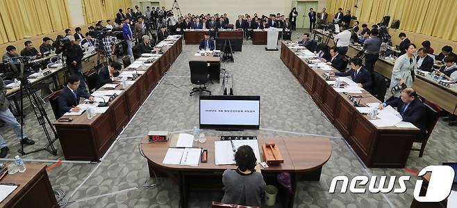 지난 10월 26일 오전 제주시 연동 제주도청 대강당에서 국회 행정안전위원회 제주도 국정감사가 열리고 있다.2018.10.26/뉴스1 © News1 이석형 기자