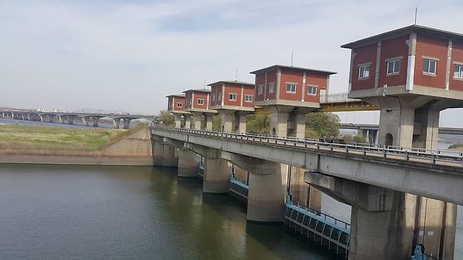 신곡보 가동보.