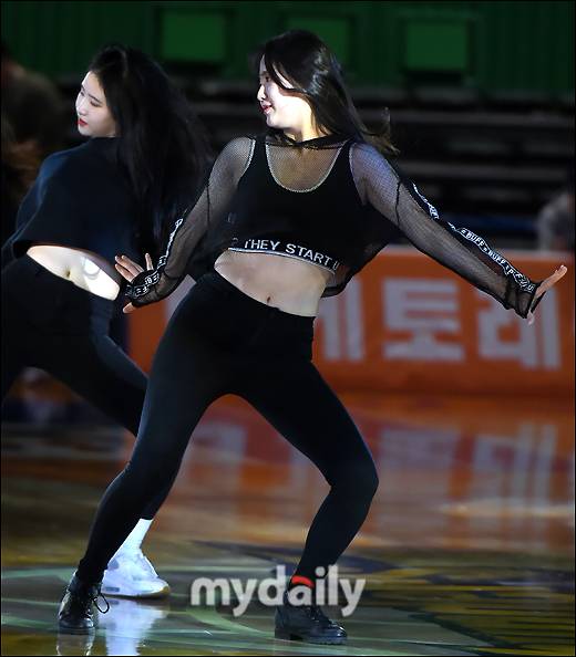 ▲ 서울 삼성 댄스팀 '몸매 드러낸 초밀착 레깅스'