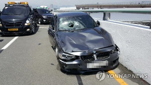김해공항 BMW 질주사고 영상에 '부글'…피해자 의식없어 [부산지방경찰청 제공]