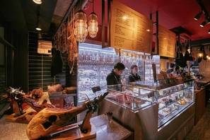 ‘더샤퀴테리아’ 매장 전경./에쓰푸드