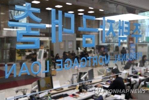 금리인상이 부동산 시장에 또다른 악재로 떠오른 가운데 현장에선 금리인상보다 국내 경제 악화가 부동산 경기에 더 큰 영향을 미칠 것이라는 진단이 나오고 있다. /사진=연합뉴스