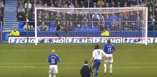 드록바가 첫 득점왕에 오른 2006/07시즌. 그는 에버튼을 상대로 원더골을 터트렸다