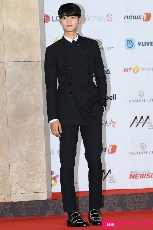 그룹 샤이니 민호가&nbsp;28일 오후 인천 영종도 파라다이스시티에서 열린 ‘2018 Asia Artist Awards'(2018 아시아아티스트어워즈) 레드카펫 행사에 참석했다.