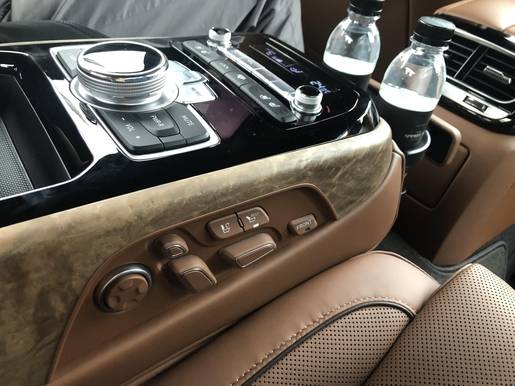 뒷좌석 센터 암레스트./ 김참 기자