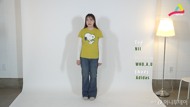 '레이어드'의 존재감이 살아있는 또 다른 레이어드 룩. 스누피 캐릭터가 박힌  NII(니) 티셔츠로 연출해 봄.