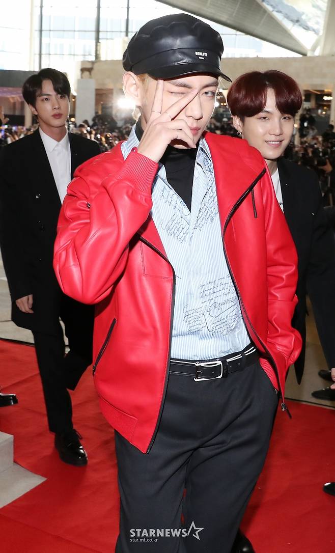[★포토]뷔, '레드카펫 위 끼쟁이'