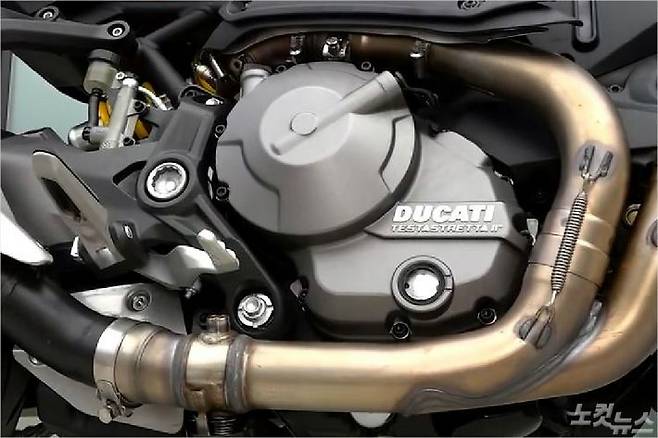 테스타스트레타 11° 엔진