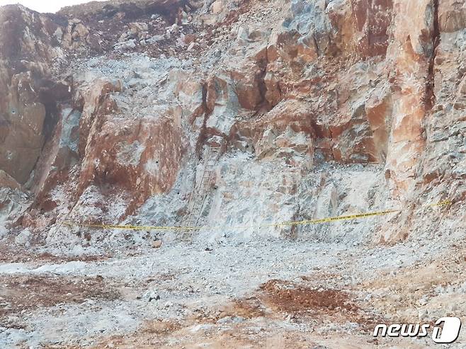 낙석으로  근로자가  사망한 단양군 매포읍  (주)백광소재  광산 현장.© News1