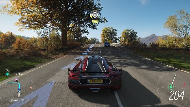 라데온 RX 590으로 포르자 호라이즌 4를 풀HD 해상도(그래픽 최고)로 구동하니 부드럽게 표현해낸다.
