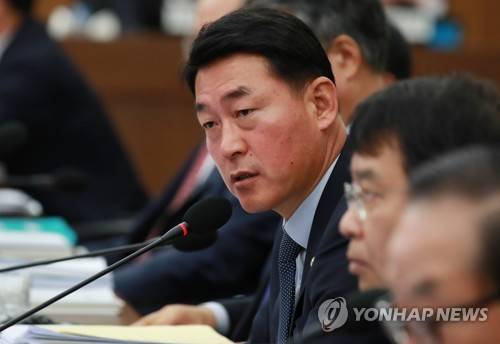자료 제출 요구하는 황영철 의원 [연합뉴스 자료사진]