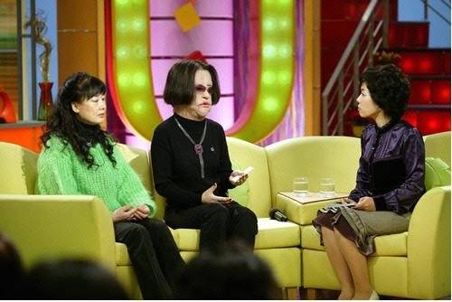 과거 방송에 출연했던 선풍기 아줌마(가운데).