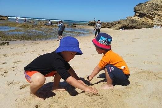 호주에 갔는데 아이들이 어려서 근교에 있는 소렌토 비치란 곳을 다녀왔다. 형제가 되니 서로 잘 어울려 놀아서 보기만 해도 흐뭇했다. [사진 송미옥]