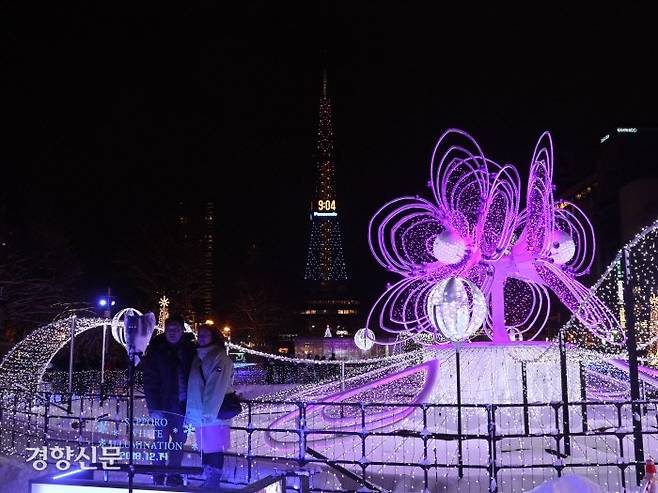 40만개의 전구가 도시의 밤을 색색으로 물들이는 ‘화이트 일루미네이션’ 축제