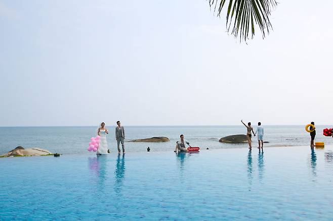 수많은 신혼부부들이 갖가지 포즈와 의상으로 스냅사진을 찍는 것이 기암괴석보다 더 신기했다 3