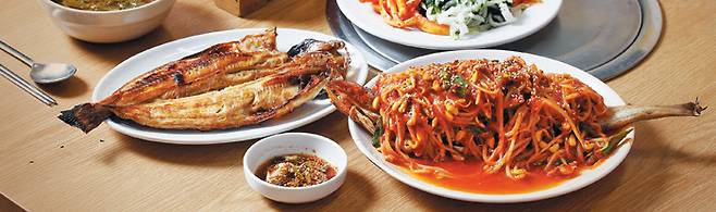 수유동 ‘진미기사식당’의 임연수 구이와 코다리찜.