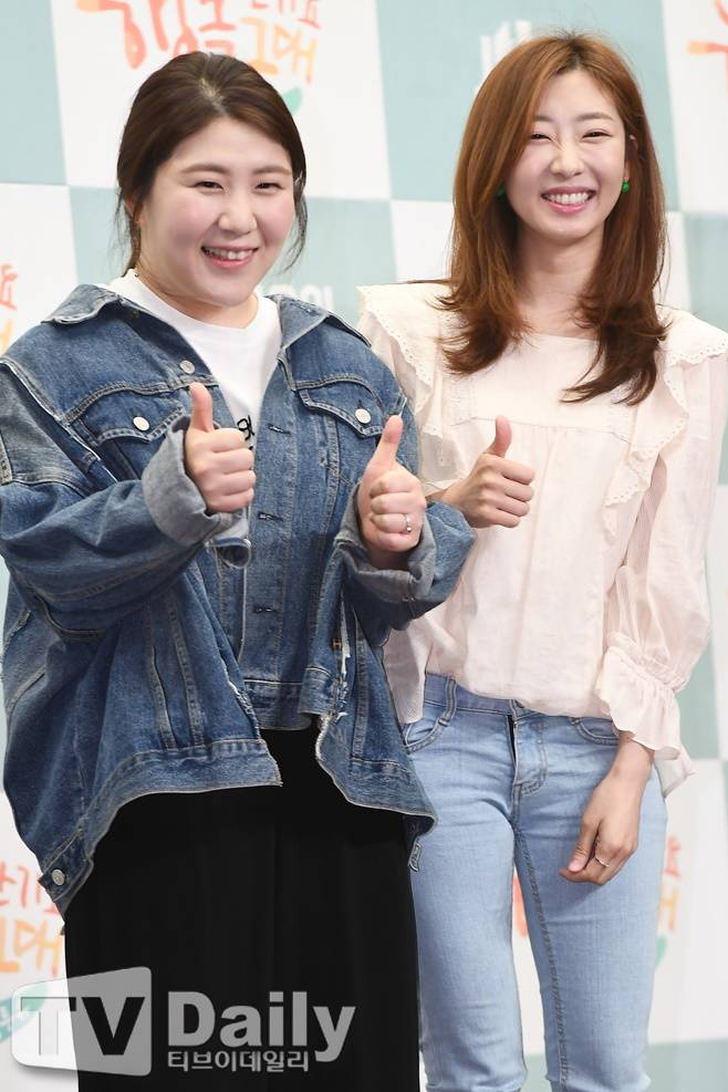 정혜선(사진 오른쪽)