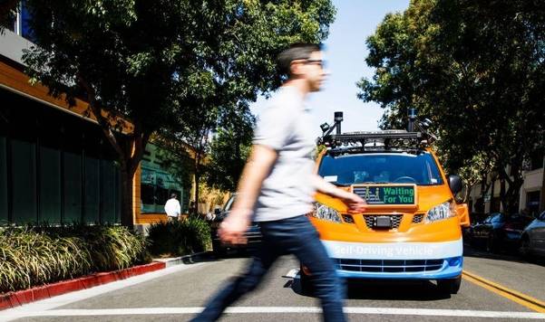 드라이브닷에이아이는 자율주행 차량에 ‘대기 중(Waiting)·이동 중(Going)’과 같은 메시지를 띄우는 LED 전광판을 부착해 안전성을 높였다. /드라이브닷에이아이 홈페이지 캡처