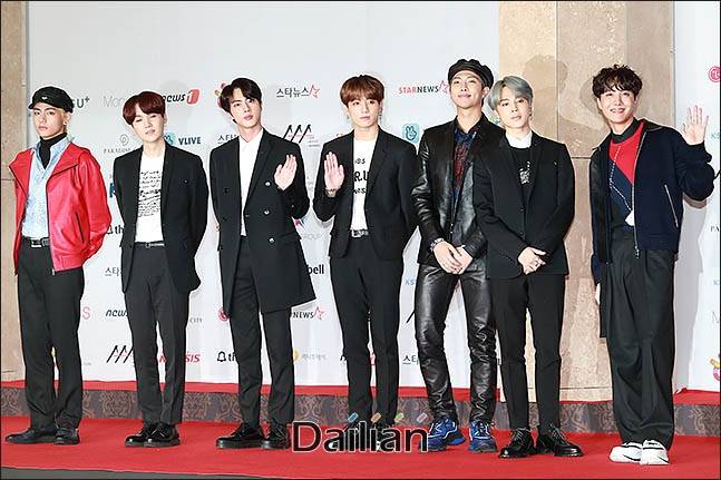 지난해 11월 28일 오후 인천 파라다이스시티 아트스페이스 플라자에서 열린 '2018 AAA (아시아 아티스트 어워즈)'에 방탄소년단이 포즈를 취하고 있다. ⓒ데일리안 류영주 기자