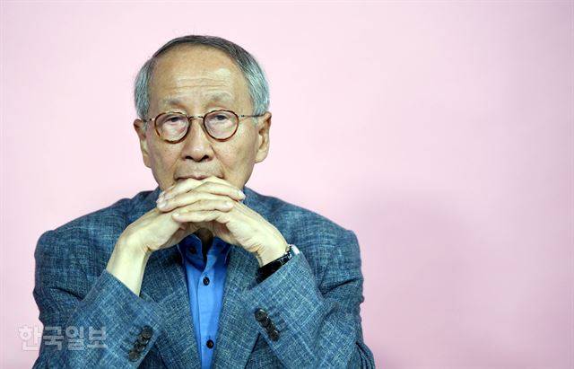 윤여준 전 환경부 장관을 25일 서울 중구 한국일보 본사에서 만났다. 우리 나이로 올해 팔순이 된 윤 전 장관은 “이제 발산이 아닌 수렴의 삶을 살고 싶다”고 말했다. 김주성 기자