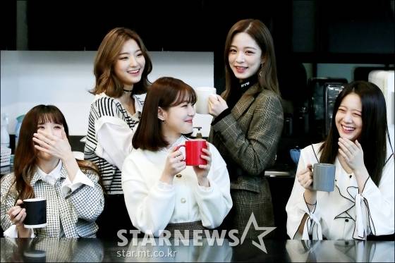 걸그룹 프로미스나인 송하영, 이새롬, 백지헌, 이채영, 장규리(왼쪽부터)/사진=김창현 기자