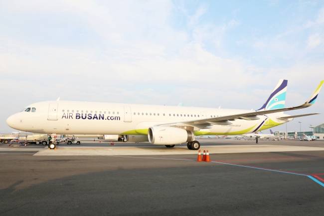 [사진설명=에어부산 A321-200 항공기]