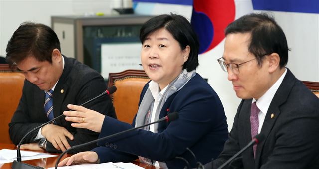 서영교 더불어민주당 의원이 15일 서울 여의도 국회에서 열린 원내대책회의에서 발언을 하고 있다. 뉴스1