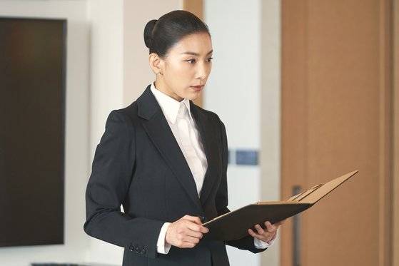 ‘SKY 캐슬’에서 1년에 단 두 명의 학생만 담당하는 입시 코디네이터 역할을 맡은 배우 김서형. [사진 JTBC]