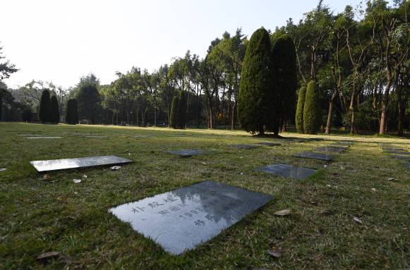 상하이 쑹위안루 쑹칭링 능원 내 만국공묘에 있는 박은식의 묘비. 1993년 서울 동작동 국립묘지로 이장돼 현재는 비석만 남아 있다. 그는 통합 임정에서 임시 대통령을 맡아 혼란스런 상황을 수습하려고 애썼다. 상하이 안주영 기자 jya@seoul.co.kr