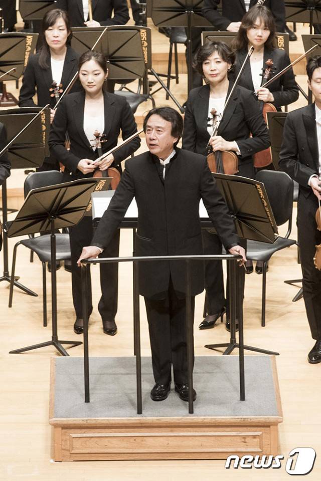 KBS교향악단 지휘한 평양음악대학 출신의 박태영 수원대 음대 교수 2019.1.18/뉴스1