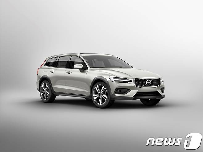볼보 2019년형 크로스컨트리 V60. (볼보코리아 제공)© News1
