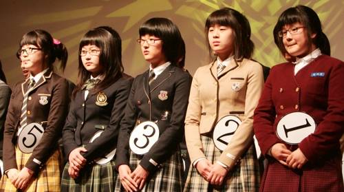 (서울=연합뉴스) 2007년 봉림중학교 교복 선정 패션쇼[연합뉴스 자료사진]