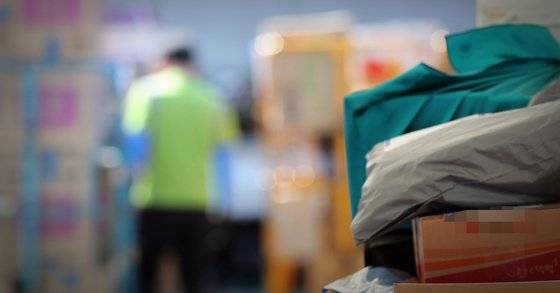 산업재해보상보험법 제125조 제1항에 의해 특수형태근로종사자로 분류되는 직업은 대리운전기사, 보험설계사, 학습지 교사, 퀵서비스 기사, 택배기사, 골프장 캐디, 방문판매원 등이 있다. [연합뉴스]