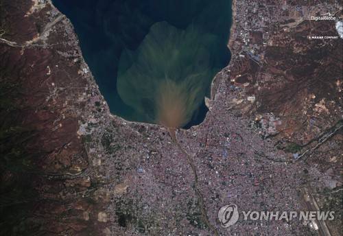 2018년 10월 1일 촬영된 인도네시아 중앙술라웨시 주 팔루 시의 위성 사진. [AP=연합뉴스]