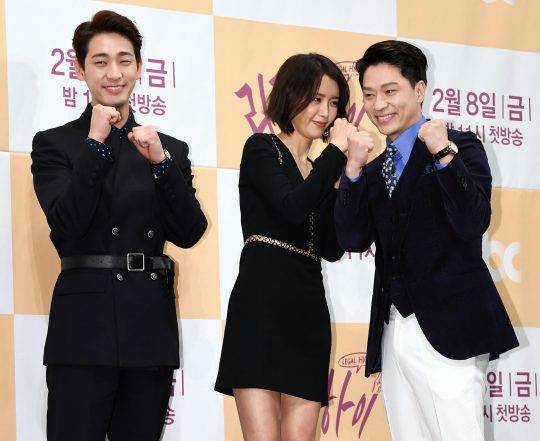 배우 윤박(왼쪽부터), 채정안, 정상훈이 7일 오후 서울 논현동 임피리얼 팰리스 호텔에서 열린 JTBC ‘리갈하이’ 제작발표회에 참석했다./조준원 기자wizard333@