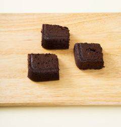 3. 브라우니가 식으면 적당한 크기로 썬다.