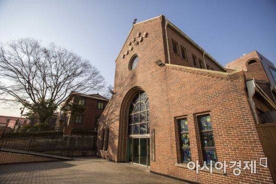 서울 중구 약현성당 내 서소문 순교자 기념관. 약현성당은 우리나라 최초의 서양식 성당입니다. 명동성당보다 5년이나 먼저 지어졌습니다. [사진=강진형 기자]