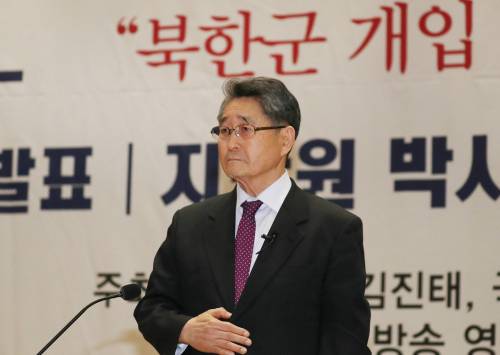 8일 오후 국회 의원회관에서 열린 5.18 진상규명 대국민공청회에서 지만원씨가 참석하고 있다. 지 씨는 공청회에서 5.18 북한군 개입 여부와 관련해 발표했다.